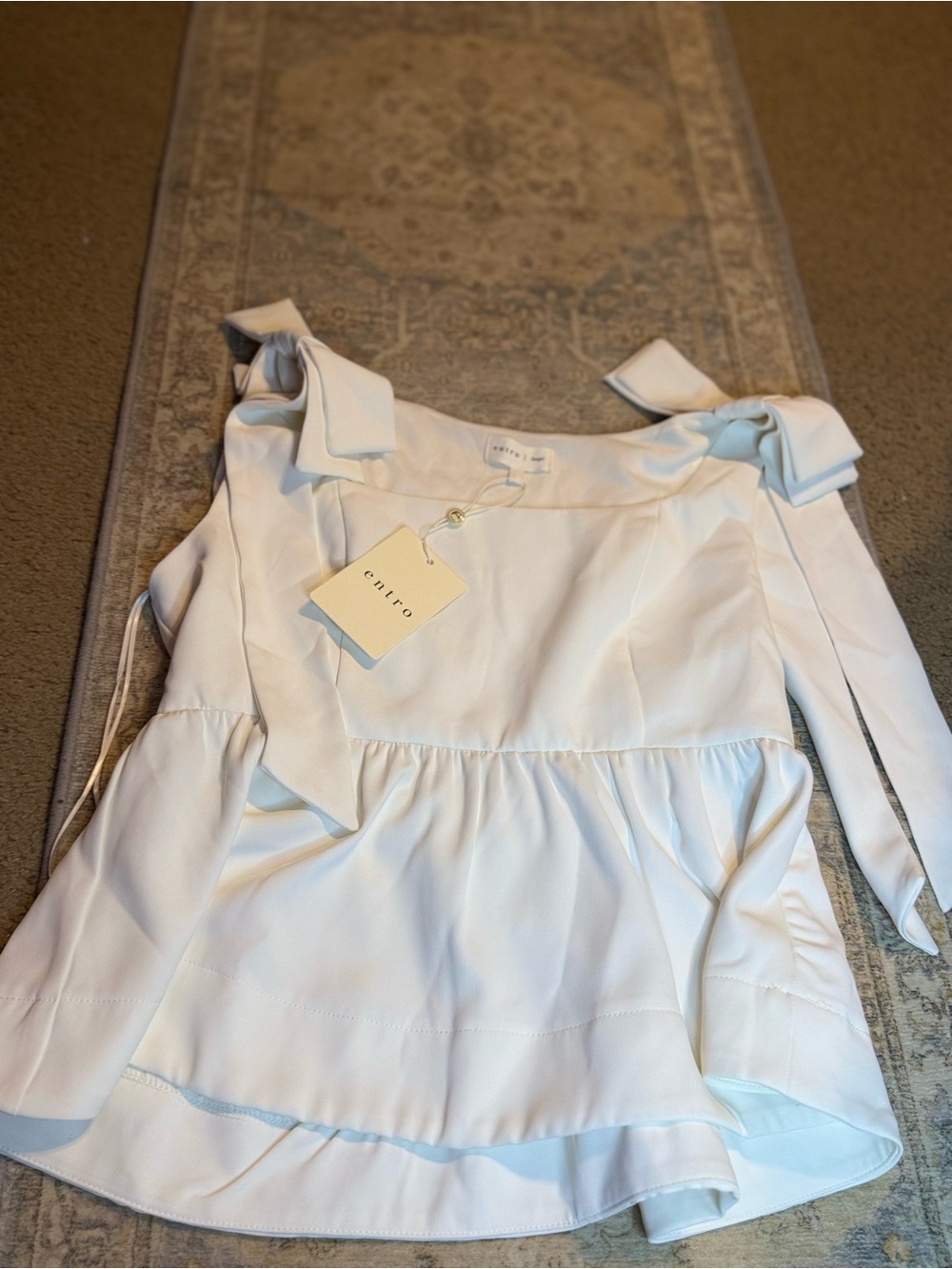 entro white top
